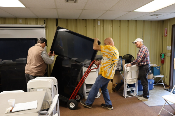 05-03-25_Delivering Exhibit Displays_0019